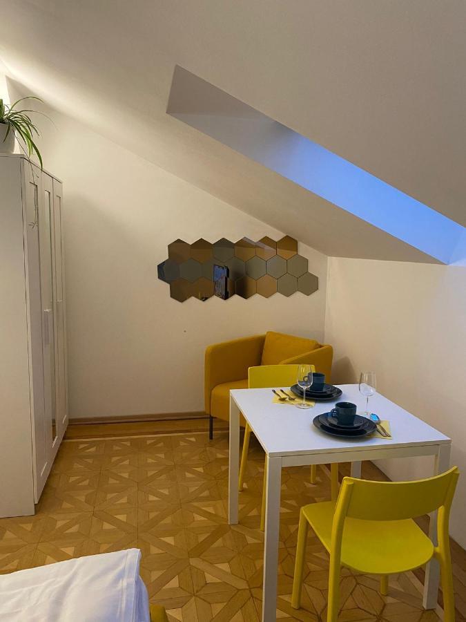 Small But Charming-Yellow Appartement Baden Extérieur photo
