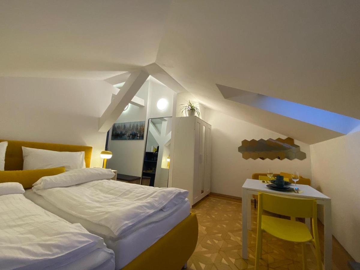 Small But Charming-Yellow Appartement Baden Extérieur photo