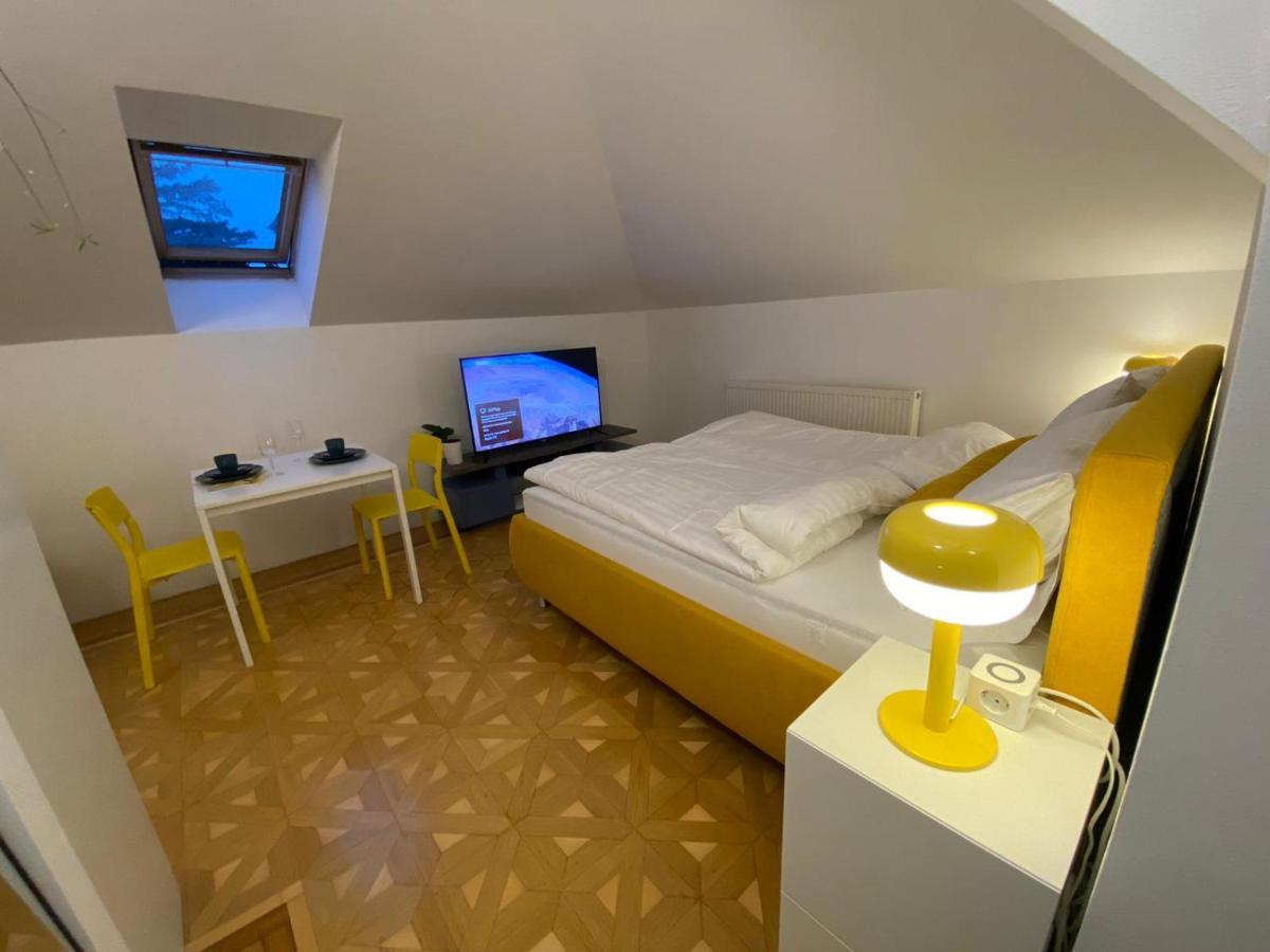 Small But Charming-Yellow Appartement Baden Extérieur photo