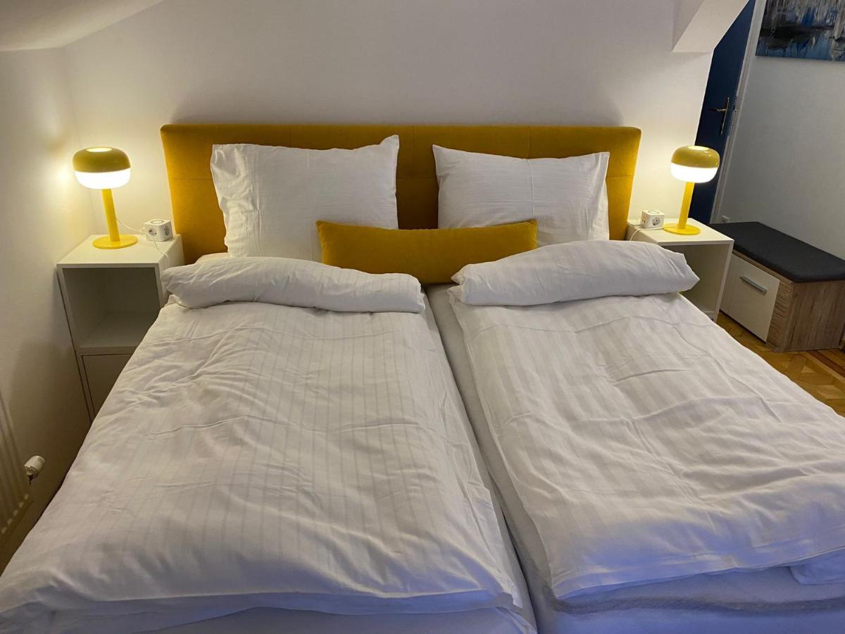 Small But Charming-Yellow Appartement Baden Extérieur photo